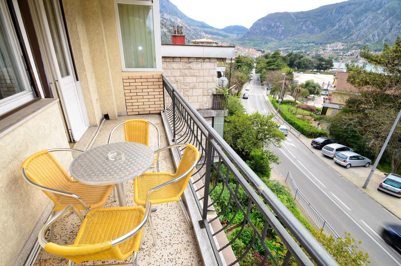 Central Apartment Cattaro Esterno foto