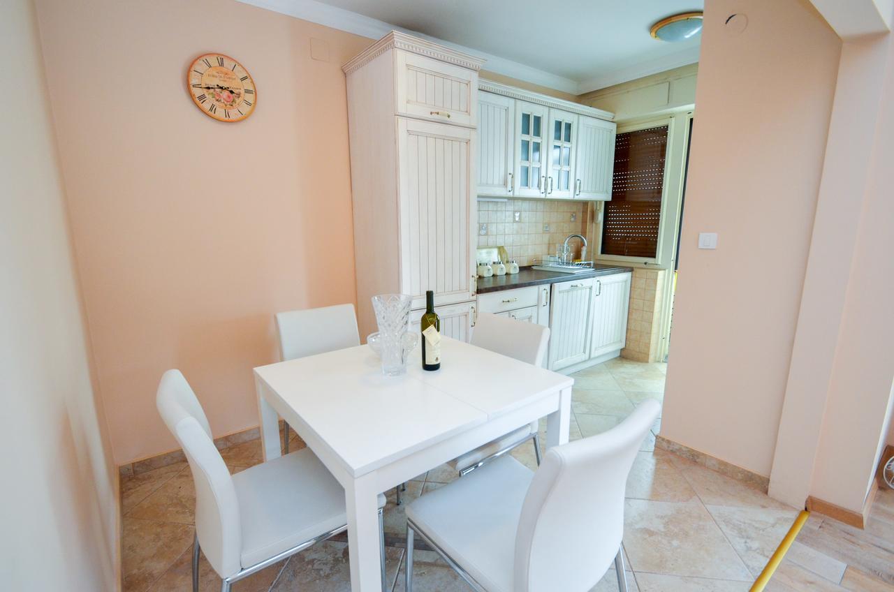 Central Apartment Cattaro Esterno foto
