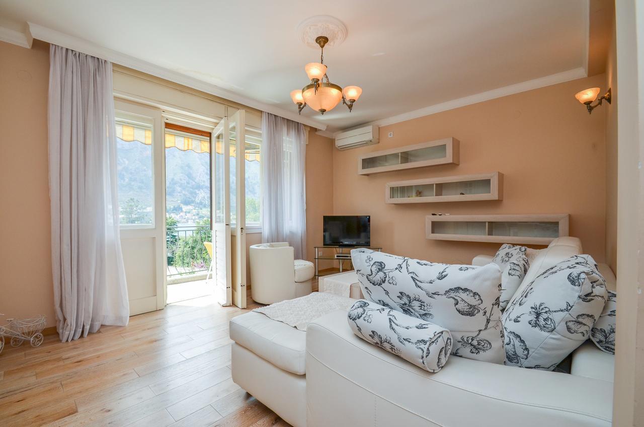 Central Apartment Cattaro Esterno foto
